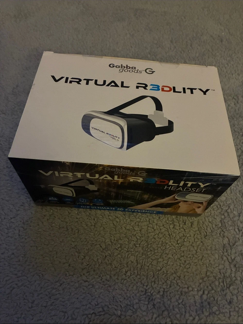 Virtual Reality Headset - Black and White